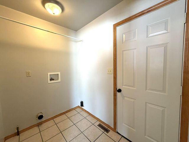 9103 Estates Drive, Demotte, IN 46310