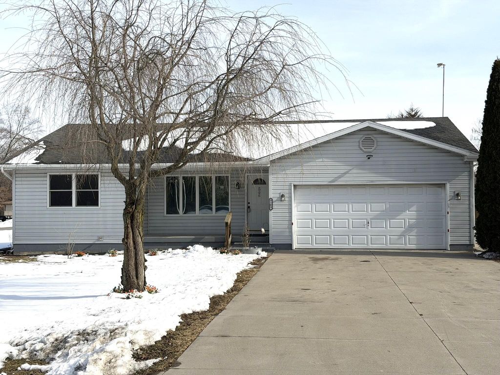 9103 Estates Drive, Demotte, IN 46310