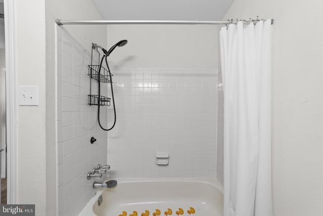 3 PRINCE CHARLES CT, Marlton, NJ 08053