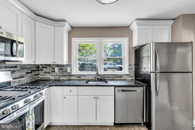 27 LITLE AVE, Delran, NJ 08075