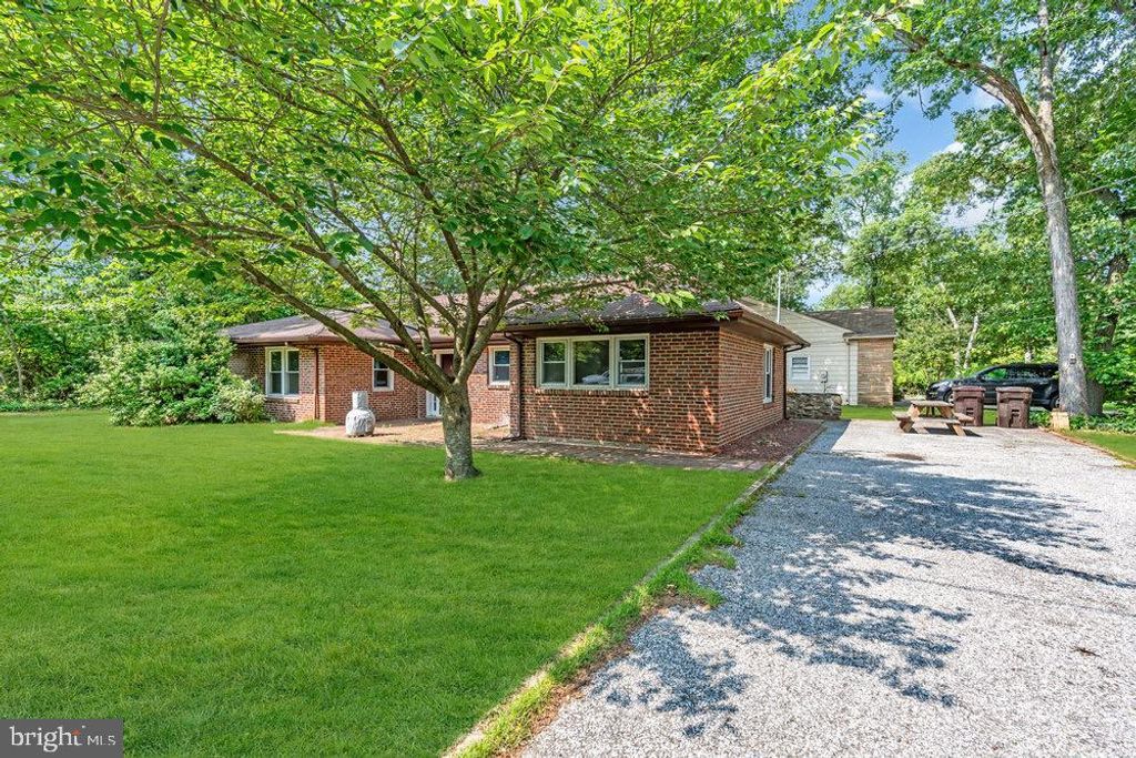 27 LITLE AVE, Delran, NJ 08075
