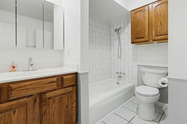 6700 N Meridian Avenue G, Oklahoma City, OK 73116