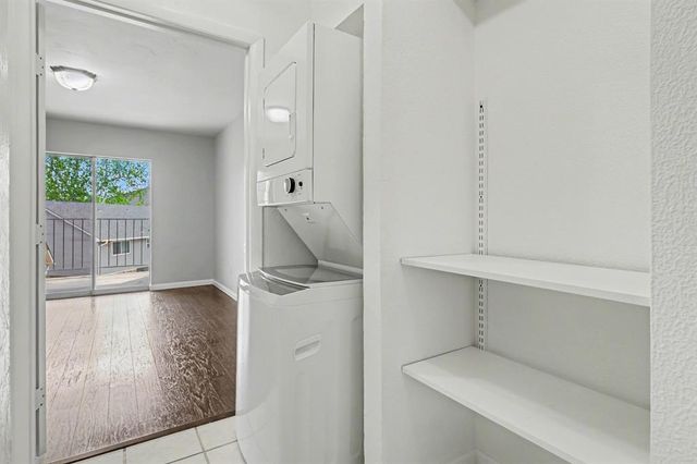 6700 N Meridian Avenue G, Oklahoma City, OK 73116