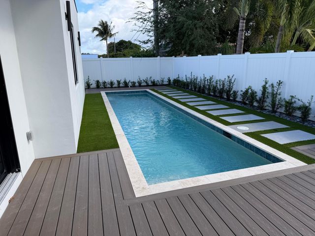 504 Flotilla Road, North Palm Beach, FL 33408