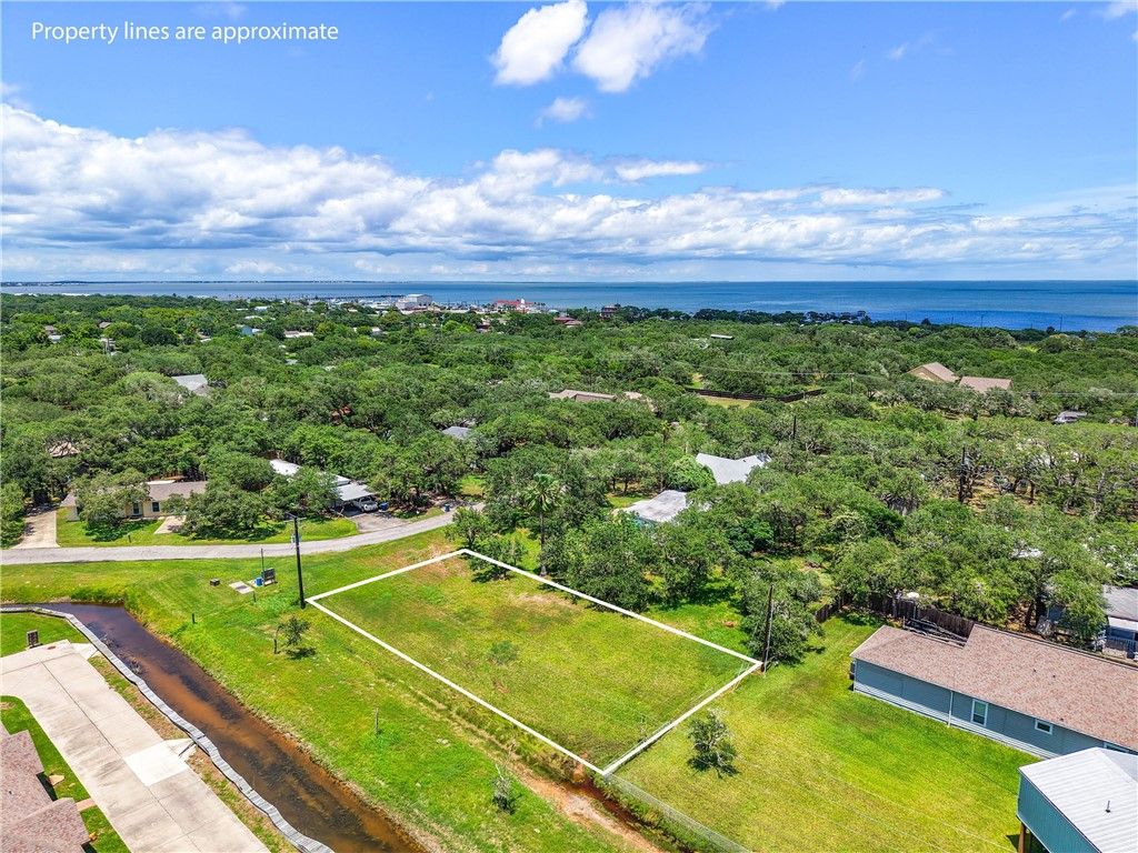 212 Timber Lane, Rockport, TX 78382 — photo 3