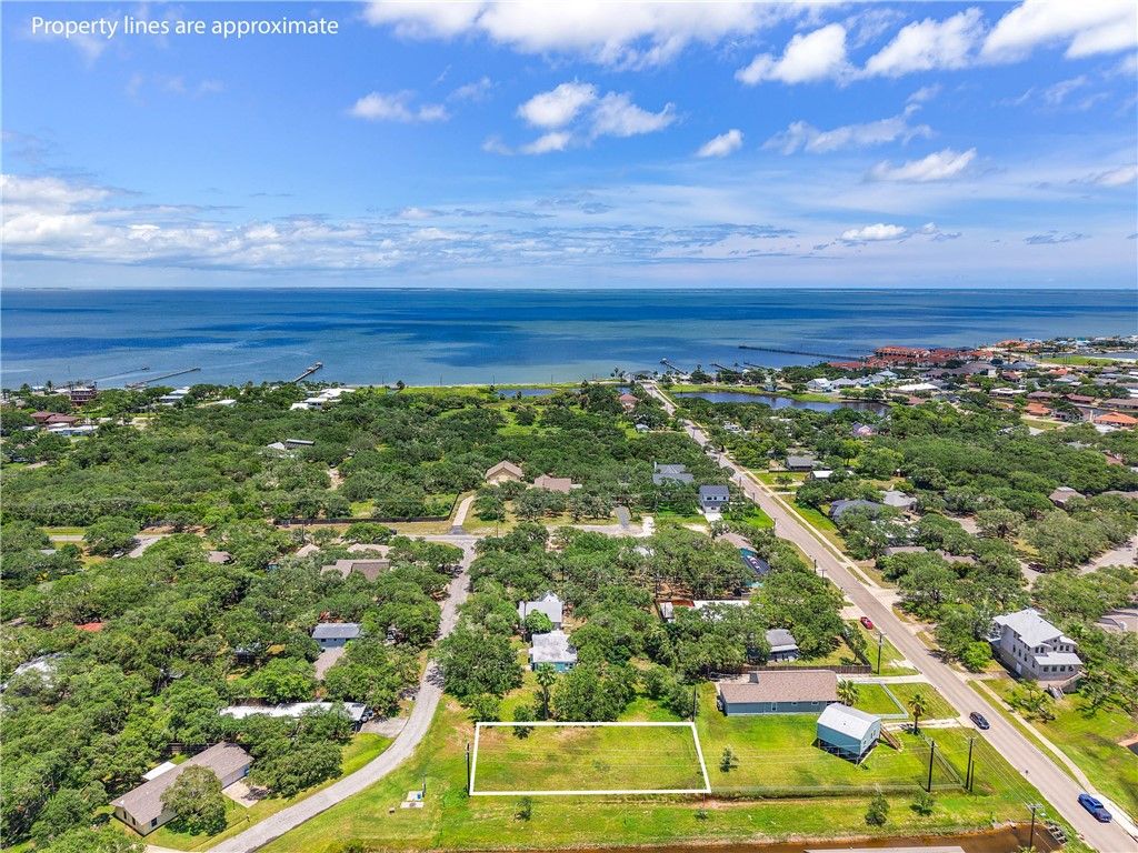 212 Timber Lane, Rockport, TX 78382 — photo 4