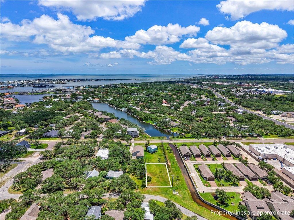 212 Timber Lane, Rockport, TX 78382 — photo 5