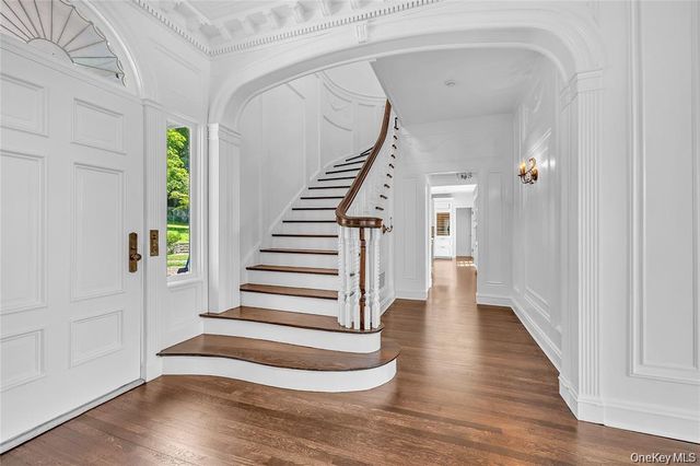 158 E Shore Road, Huntington Bay, NY 11743