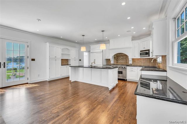 158 E Shore Road, Huntington Bay, NY 11743