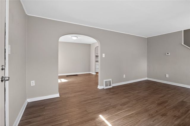 624 Elm Dr, Penn Hills, PA 15147