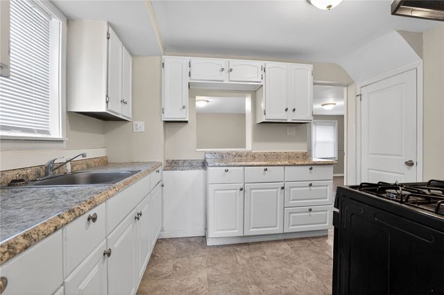 624 Elm Dr, Penn Hills, PA 15147