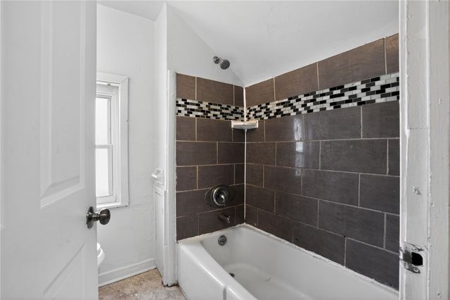 624 Elm Dr, Penn Hills, PA 15147