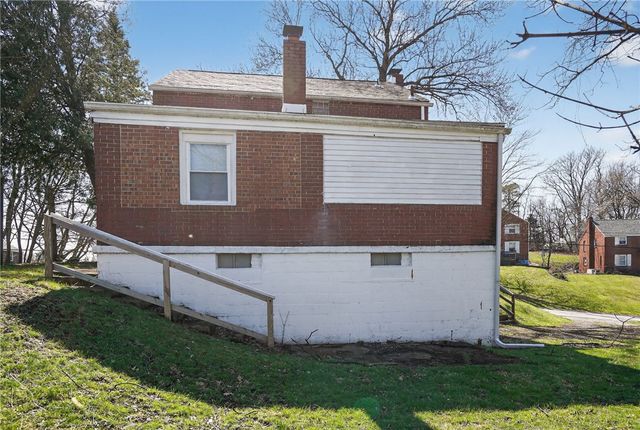 624 Elm Dr, Penn Hills, PA 15147