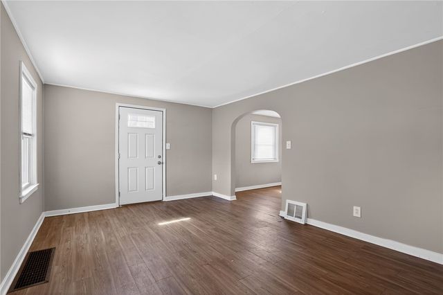 624 Elm Dr, Penn Hills, PA 15147