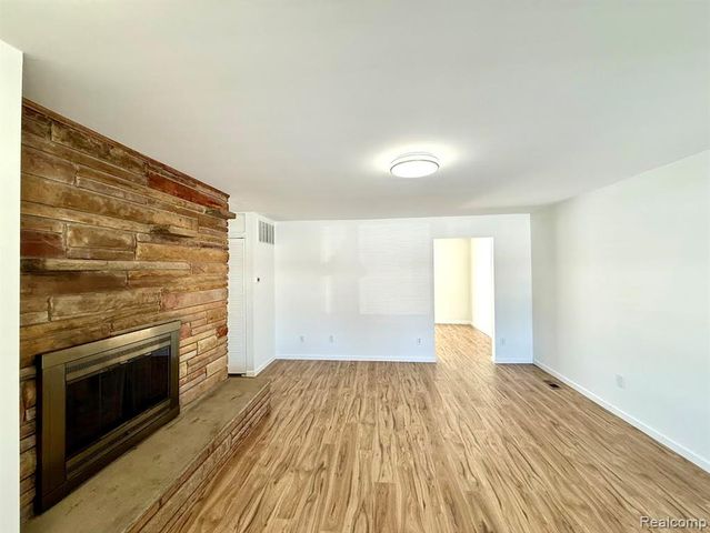 33659 Blackfoot Street, Westland, MI 48185