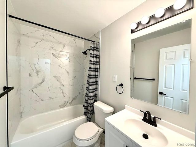 33659 Blackfoot Street, Westland, MI 48185