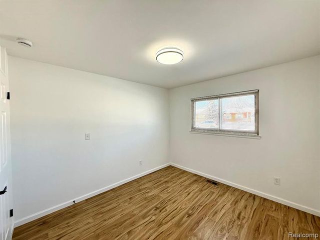 33659 Blackfoot Street, Westland, MI 48185