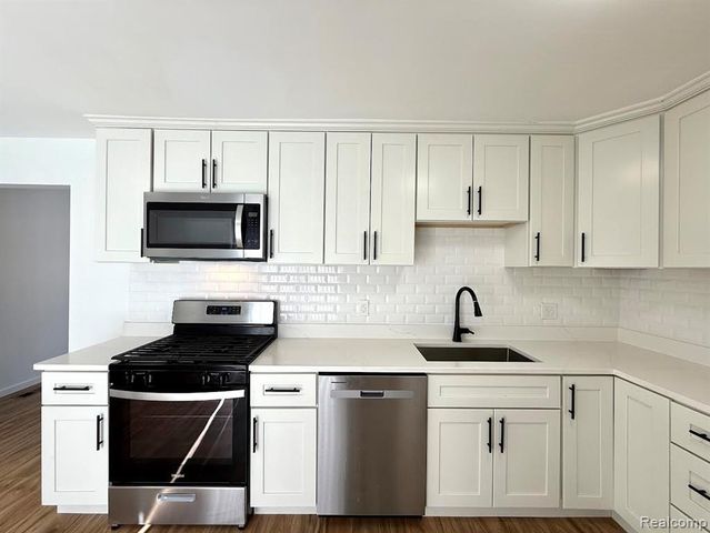 33659 Blackfoot Street, Westland, MI 48185