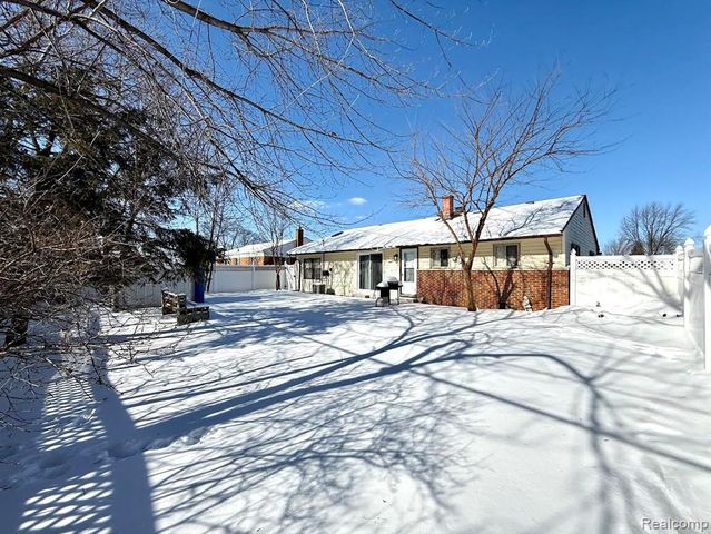 33659 Blackfoot Street, Westland, MI 48185