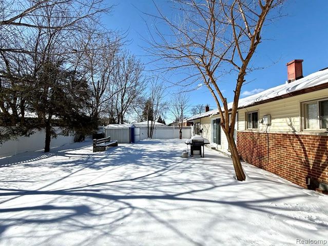 33659 Blackfoot Street, Westland, MI 48185