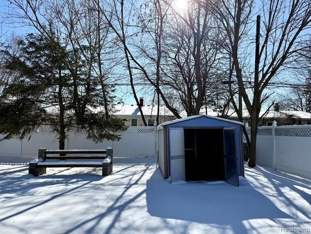 33659 Blackfoot Street, Westland, MI 48185