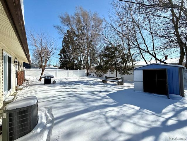 33659 Blackfoot Street, Westland, MI 48185