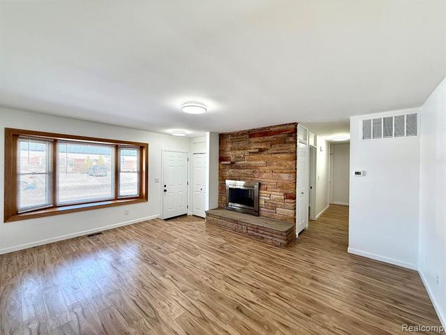 33659 Blackfoot Street, Westland, MI 48185