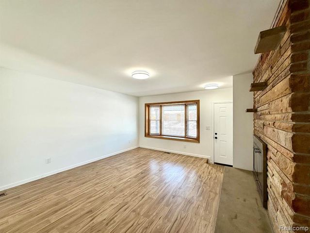 33659 Blackfoot Street, Westland, MI 48185