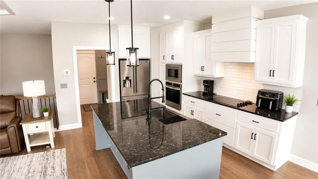 1812 Winchester Drive, Pleasant Hill, MO 64080