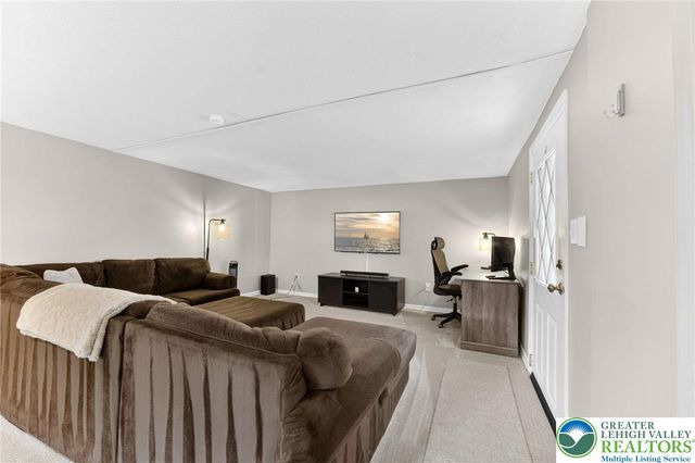 3686 Hickory Hill Road, Lower Saucon Twp, PA 18015