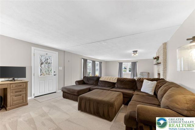 3686 Hickory Hill Road, Lower Saucon Twp, PA 18015