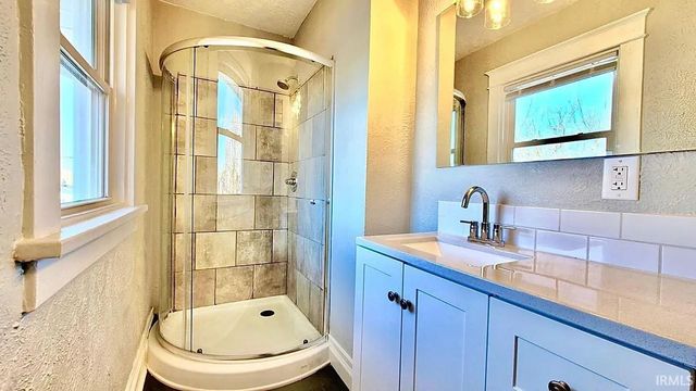 2819 Mishawaka Avenue, South Bend, IN 46615