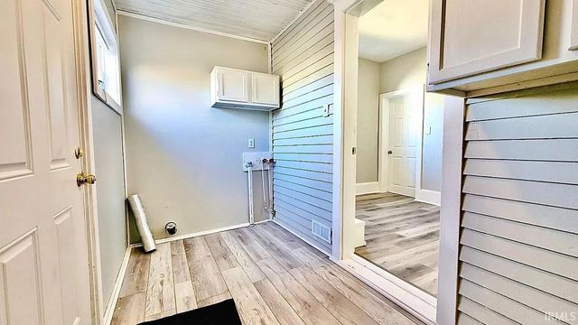 2819 Mishawaka Avenue, South Bend, IN 46615