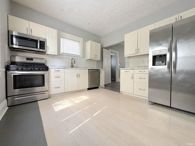 2819 Mishawaka Avenue, South Bend, IN 46615