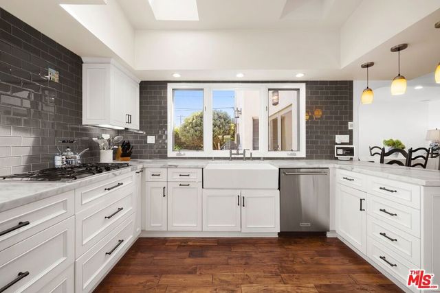 200 S McCarty Drive, Beverly Hills, CA 90212