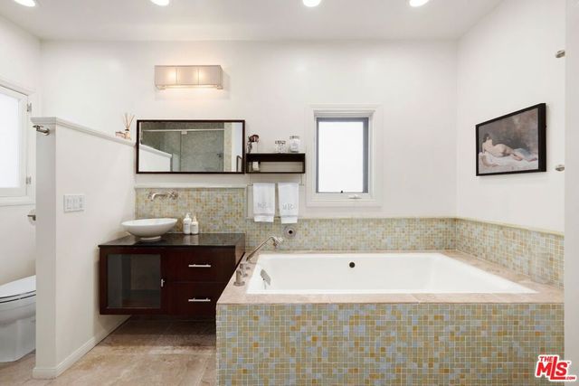200 S McCarty Drive, Beverly Hills, CA 90212