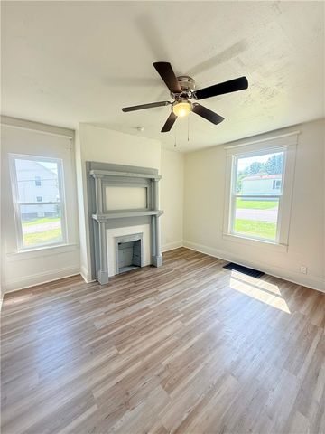 2013 S Jefferson St, Shenango Twp, PA 16102