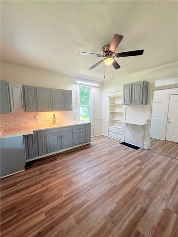 2013 S Jefferson St, Shenango Twp, PA 16102
