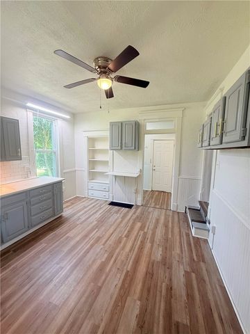 2013 S Jefferson St, Shenango Twp, PA 16102
