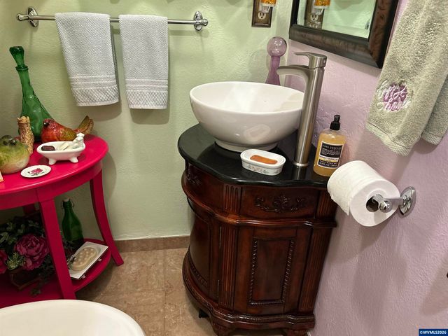 8550 Aumsville Hwy SE, Salem, OR 97317