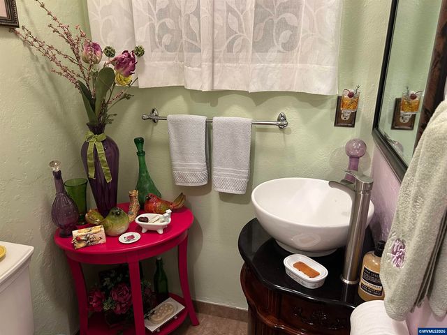 8550 Aumsville Hwy SE, Salem, OR 97317