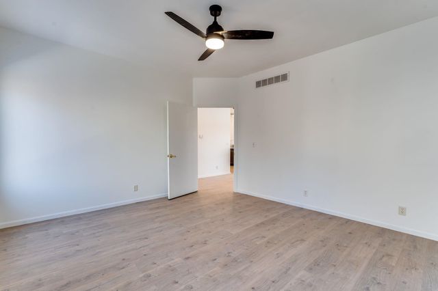 8229 E Oxford Ct, Wichita, KS 67226