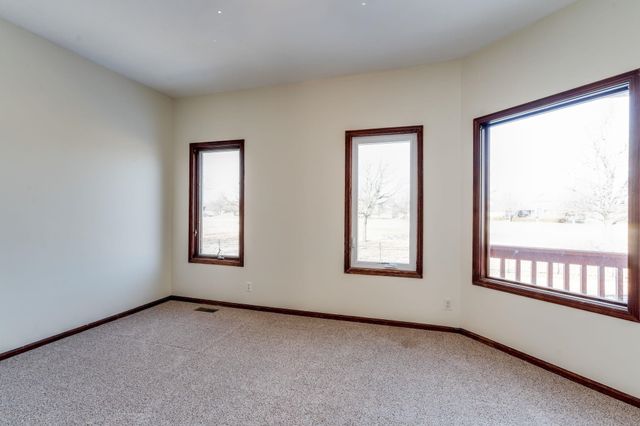 8229 E Oxford Ct, Wichita, KS 67226