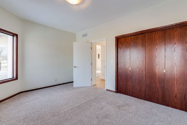 8229 E Oxford Ct, Wichita, KS 67226