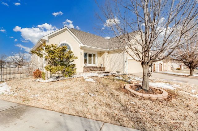 8229 E Oxford Ct, Wichita, KS 67226