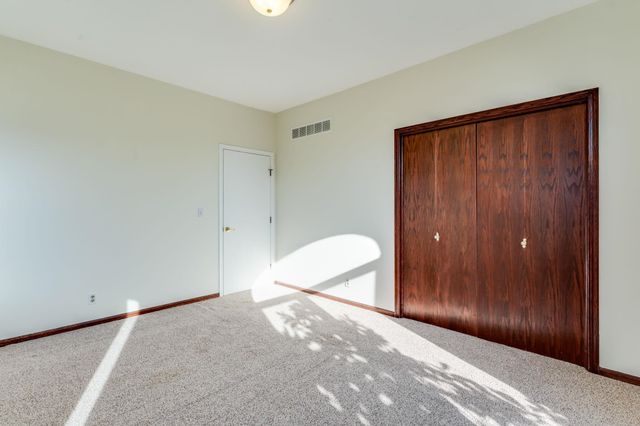 8229 E Oxford Ct, Wichita, KS 67226