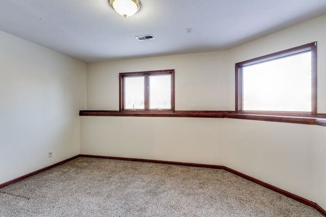 8229 E Oxford Ct, Wichita, KS 67226