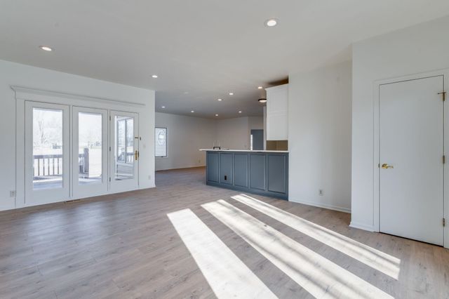 8229 E Oxford Ct, Wichita, KS 67226