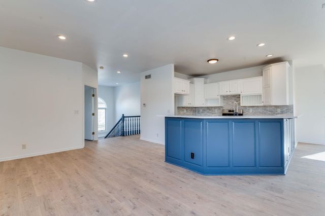 8229 E Oxford Ct, Wichita, KS 67226