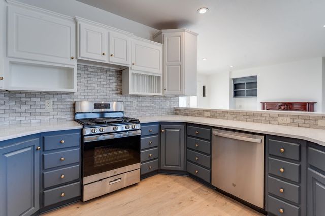 8229 E Oxford Ct, Wichita, KS 67226